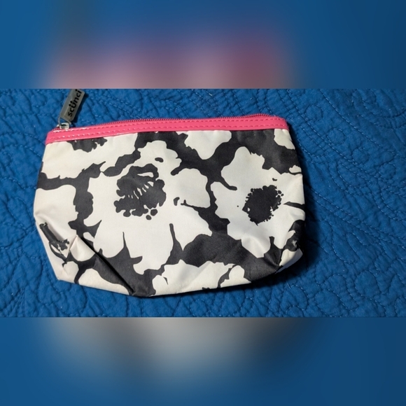 Scuni Black and White Floral Cosmetic Bag (EUC) - Picture 9 of 11
